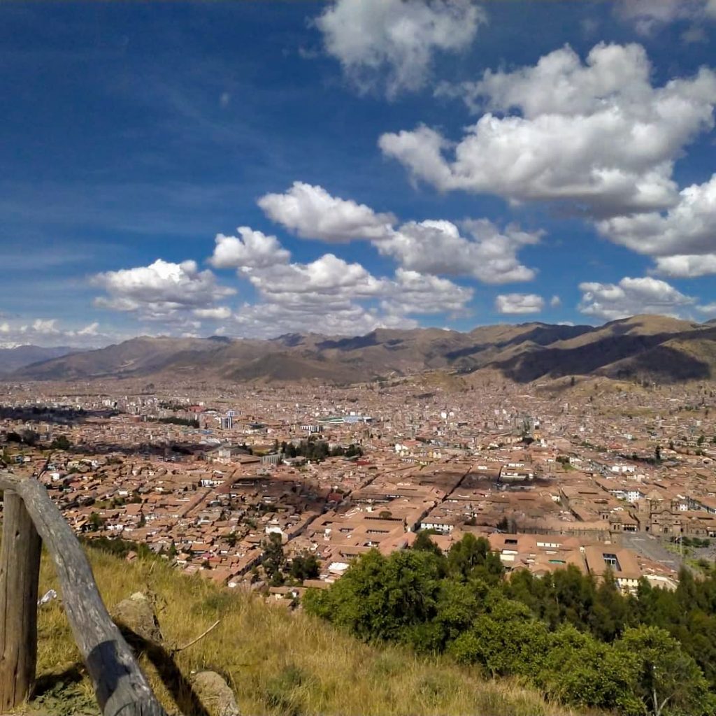 vista Sacsayhuaman en viaje a Cusco